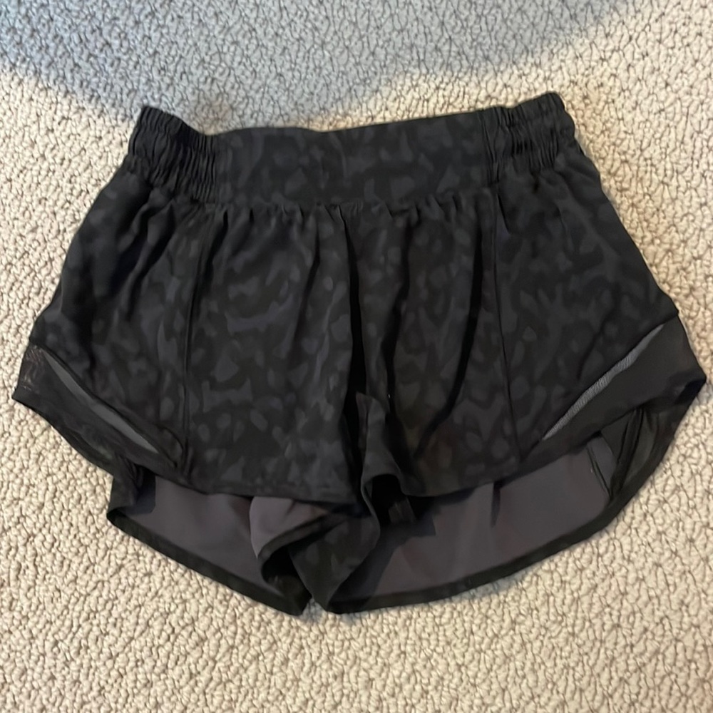 Lululemon Hotty Hot Shorts 2.5